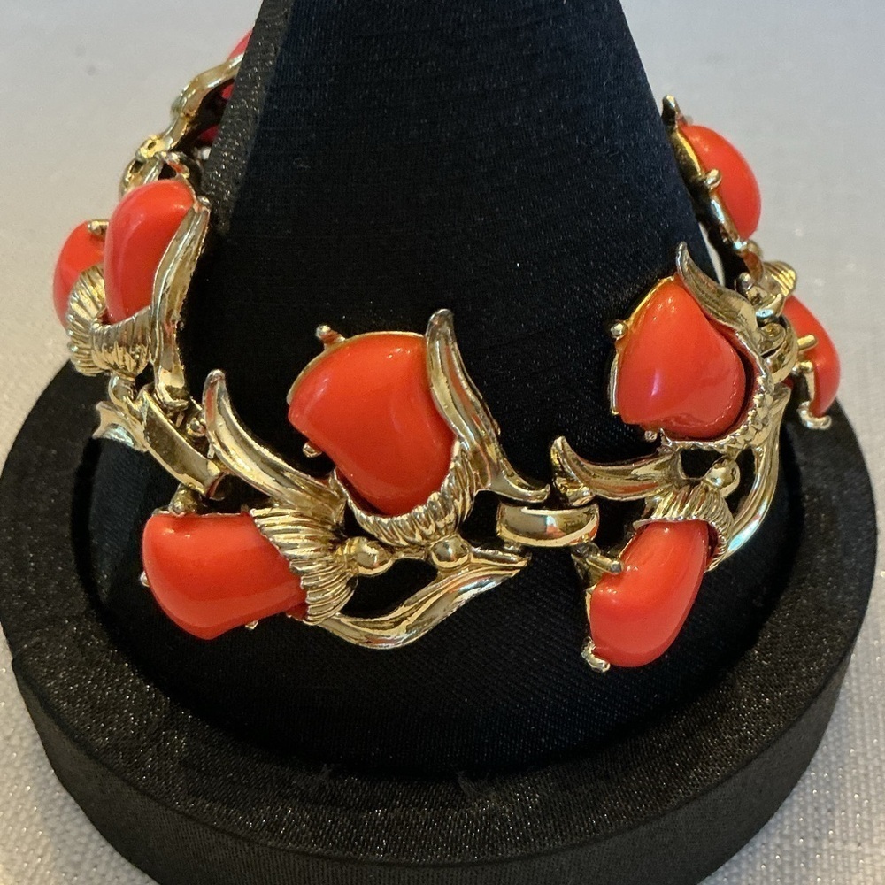 Juliano & Elster Coral Tulip Thermoset Floral Link Gold Tone Bracelet - Picture 4 of 4